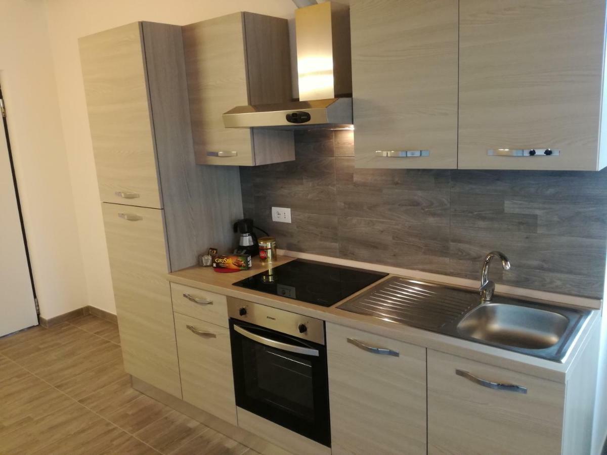 Alessietto Apartment Verona Bagian luar foto
